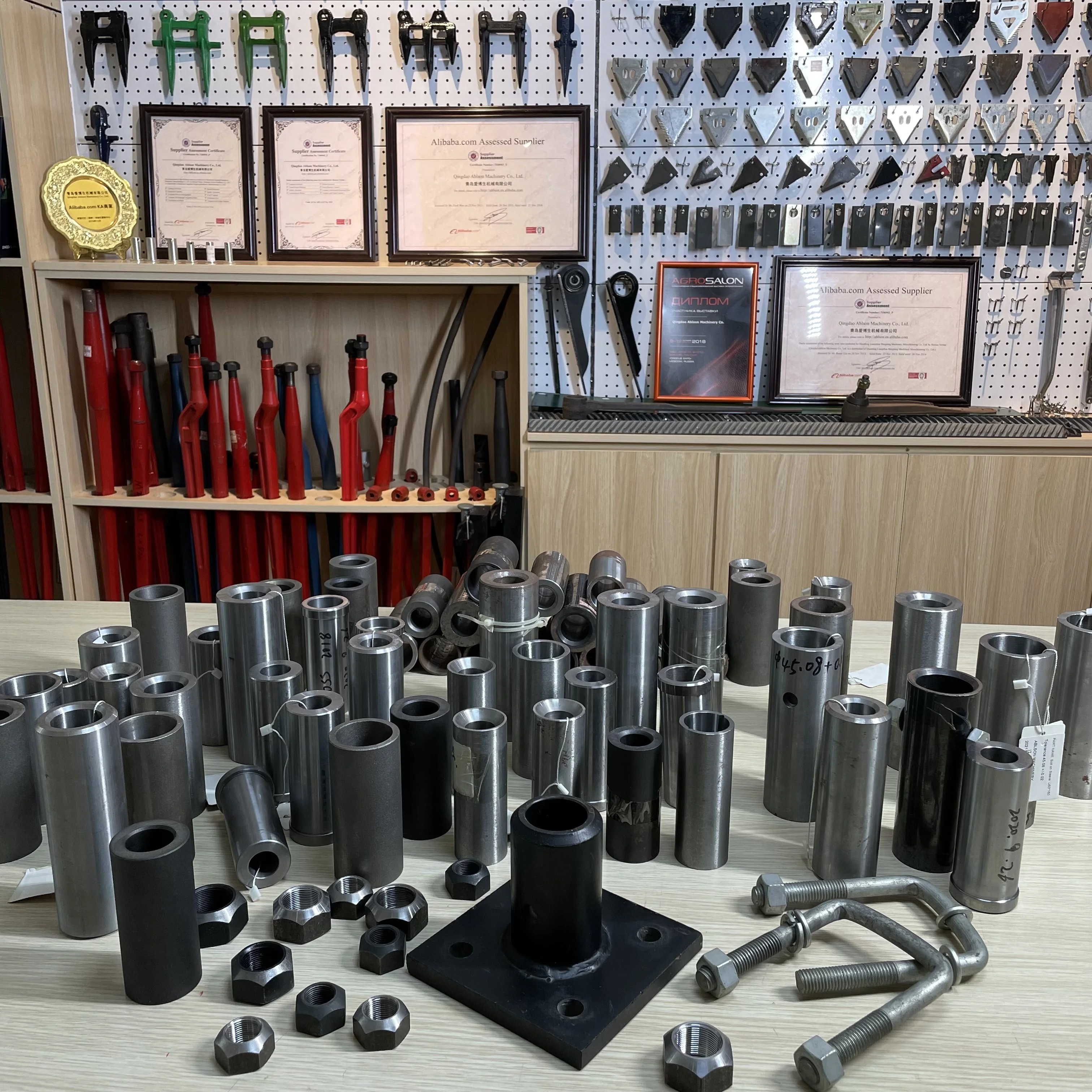 Reliable Bale Spear Bracket With U-Bolts Fit for Loader Tine and Bale Spear Base Foundation Support Use for Hay Rake Tine Sleeve