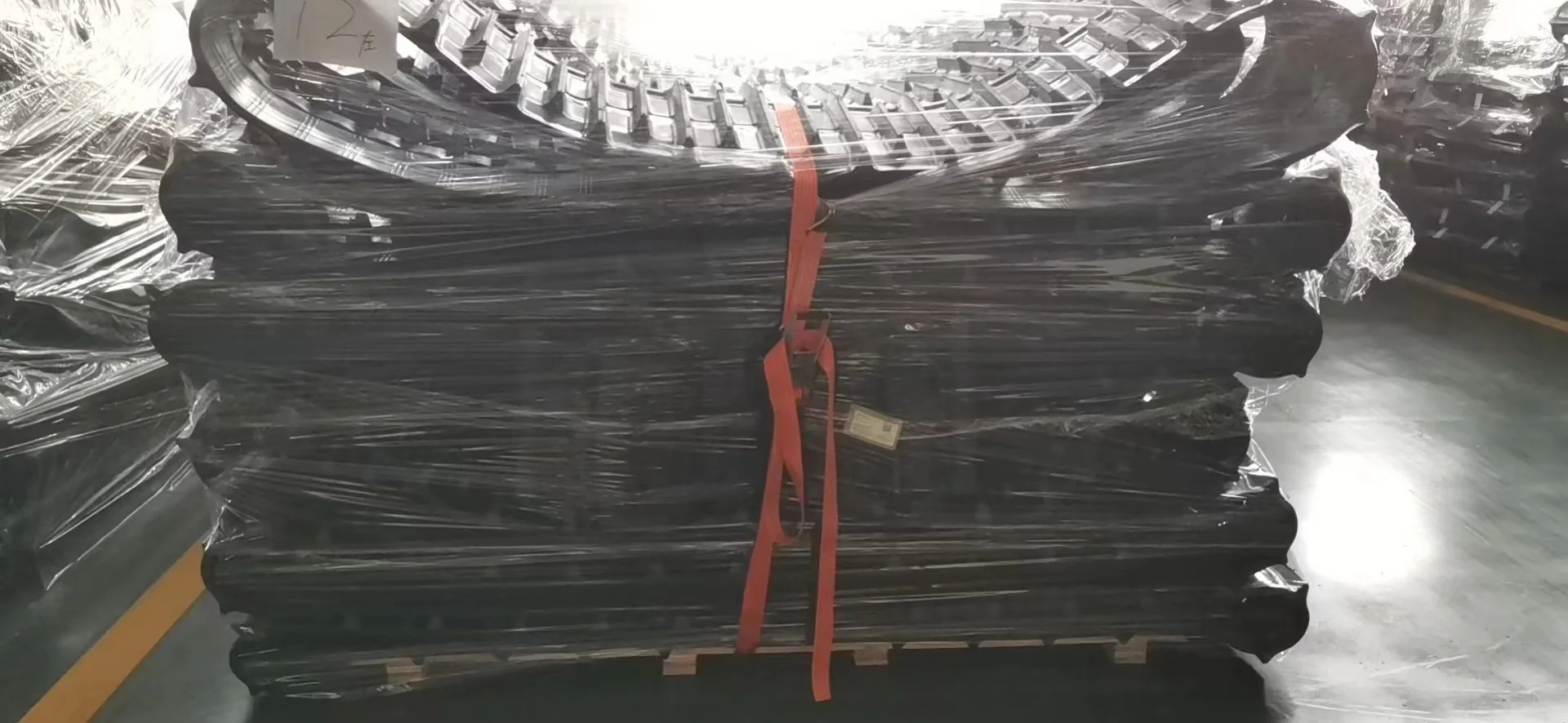 Combine Harvester Rubber Crawler for World and Fit for Kubota DC60 Combine Harvester Spare Parts